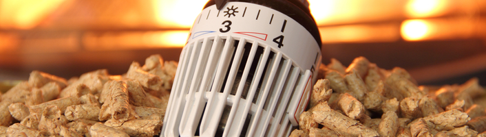 tas de pellets et bouton de radiateur