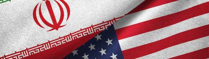 focus sur le drapeau états-unien et de l'iran