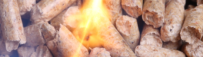 pellets de bois enflammés