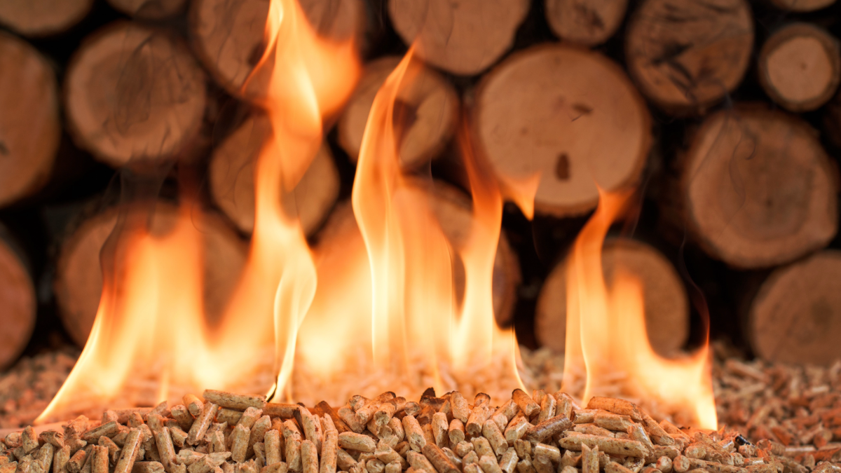 pellets de bois enflammés