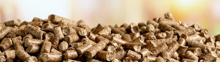 tas de pellets de bois