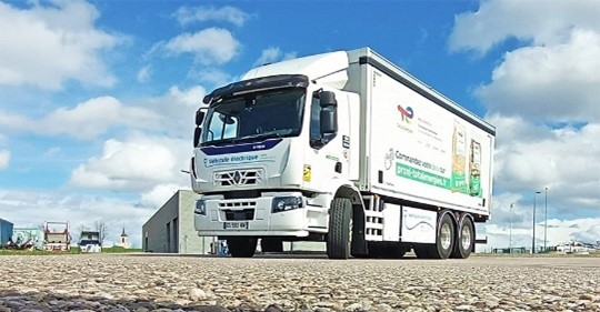 un camion de livraison totalenergies