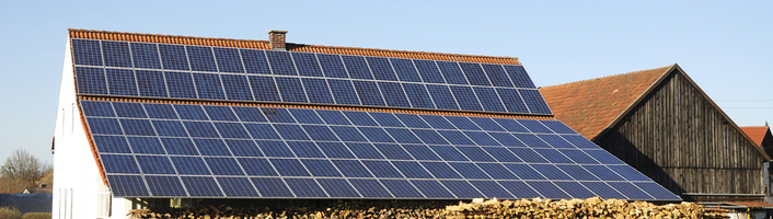 des panneaux solaires en campagne