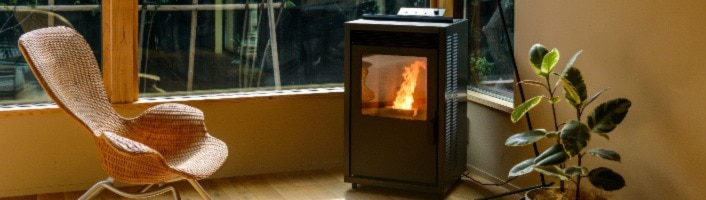 poêle allumé dans un intérieur