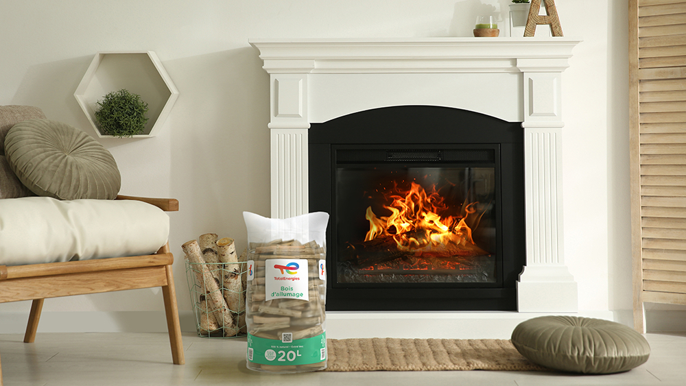 sachet de bois d’allumage et proximité d'une cheminée