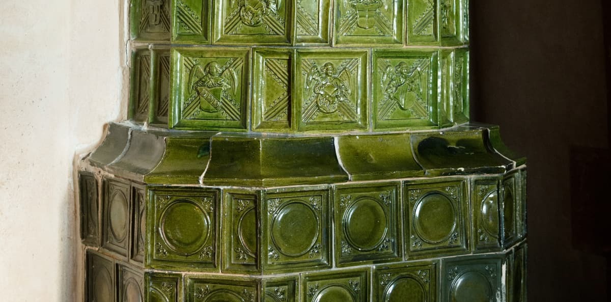 poêle en faïence verte alsacien
