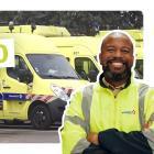 employé en gilet jaune