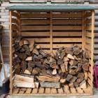 fabriquer un abri en palette pour stocker le bois