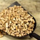 pelle remplie de bois granulés