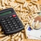 calculatrice entourée de pellets de bois