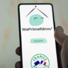 smartphone affichant souscrire à mapromerénov