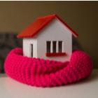 maison miniature avec une écharpe