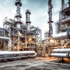 focus dans un centre pétrolier avec ses pipelines