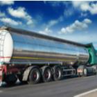 camion transporteur de fioul sur une route