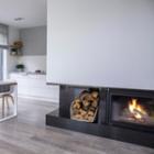 poêle allumé dans un intérieur