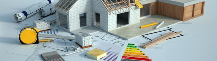 miniature d'une maison en construction entourée de petits d'outils