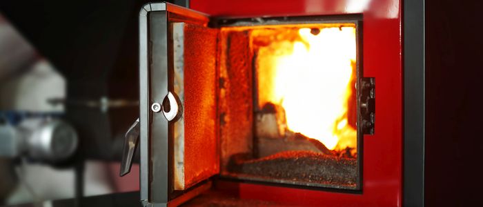 chaudière à granulés de bois allumée