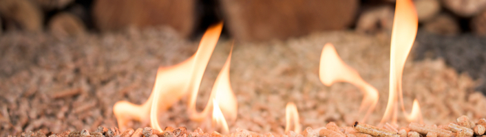 pellets de bois enflammés