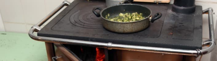 une cuisinière à bois