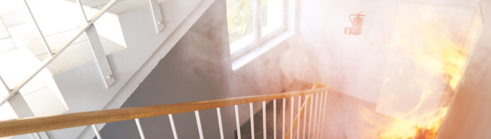 escalier d'une maison en feu