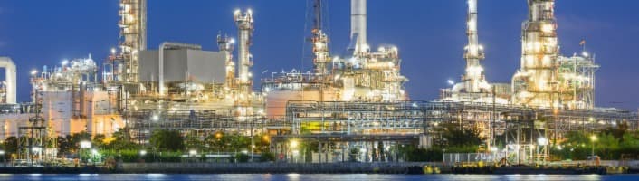 vue sur une centrale pétrolière