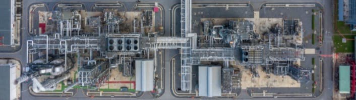 vue aérienne d'une centrale pétrolière