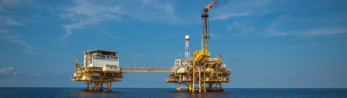 une plateforme pétrolière marine