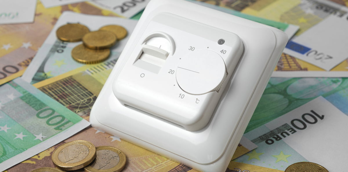 un thermostat sur des billets d'euros