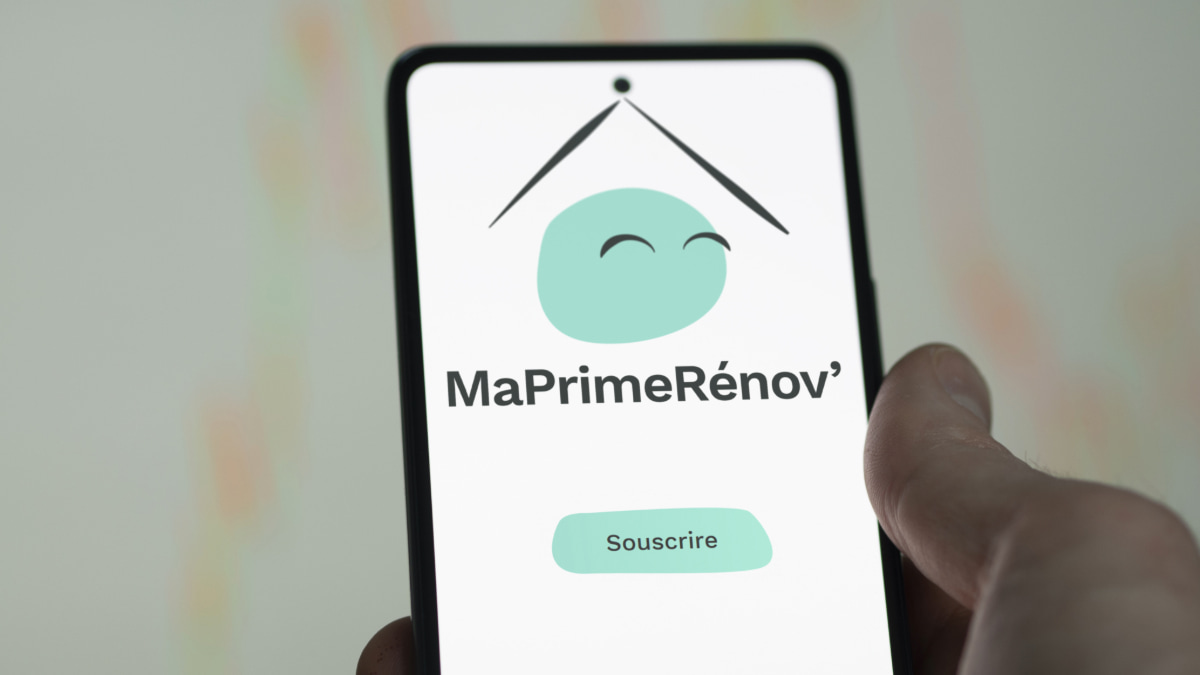 smartphone affichant souscrire à mapromerénov