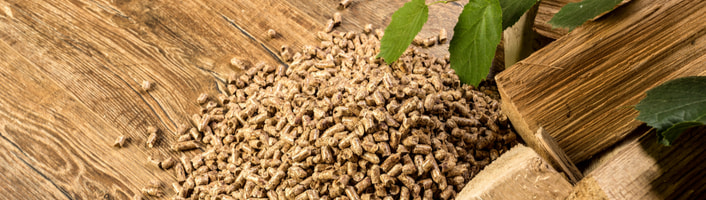 tas de pellets et bûches