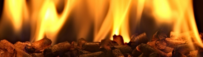 pellets de bois enflammés
