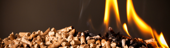 pellets de bois enflammés