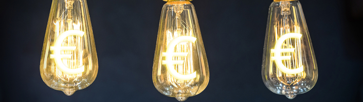 ampoules suspendues allumées