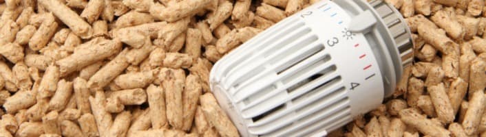 poignet de chauffage enfouie dans des granulés de bois